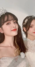 吴宣仪微博晒自拍婚纱装美照，与杨超越闺蜜同框感恩yamy