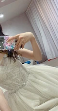 吴宣仪微博晒自拍婚纱装美照，与杨超越闺蜜同框感恩yamy