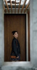袁姗姗酷美皮衣碎花裙街拍写真图片