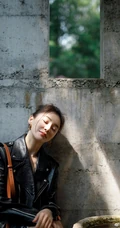 袁姗姗酷美皮衣碎花裙街拍写真图片
