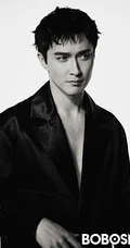 高伟光气质领口毛黑白写真杂志图片
