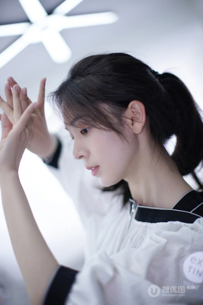 陈瑶舞蹈室专注练习舞蹈美美照片
