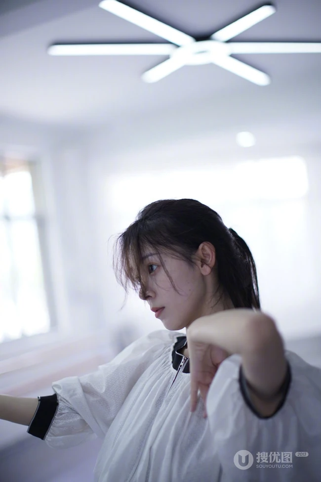 陈瑶舞蹈室专注练习舞蹈美美照片