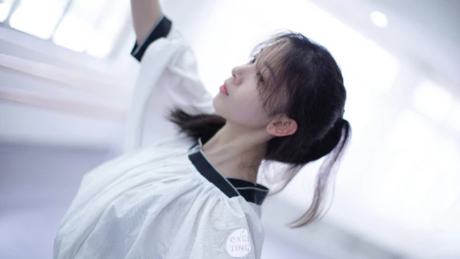 陈瑶舞蹈室专注练习舞蹈美美照片