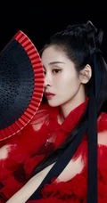 张碧晨尝试不同风格武侠装扮杂志写真图片