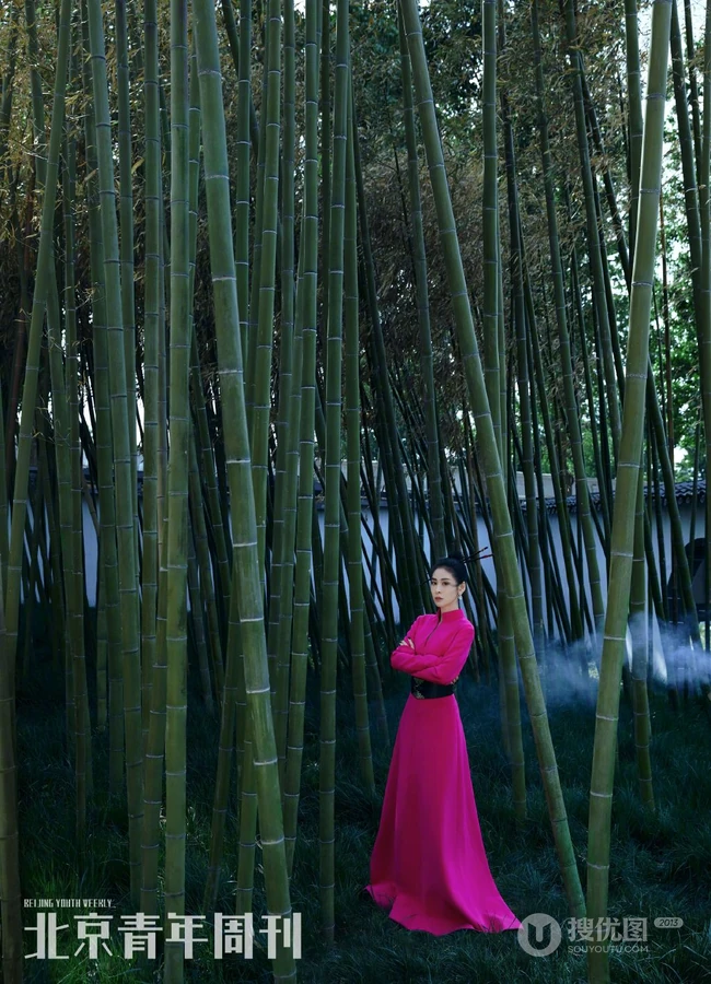 张碧晨尝试不同风格武侠装扮杂志写真图片