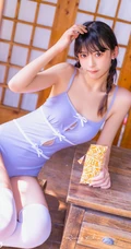 气质双马尾辫高挑女生紧身死库水穿着户外玩水管可爱写真图片