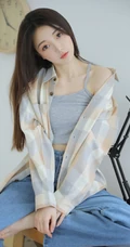 爱音乐的漂亮动人文艺系女生小姐姐清新气质动人室内写真图片