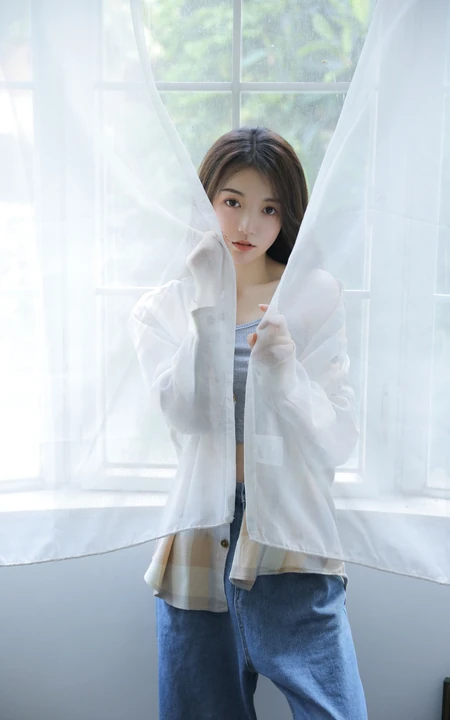 爱音乐的漂亮动人文艺系女生小姐姐清新气质动人室内写真图片