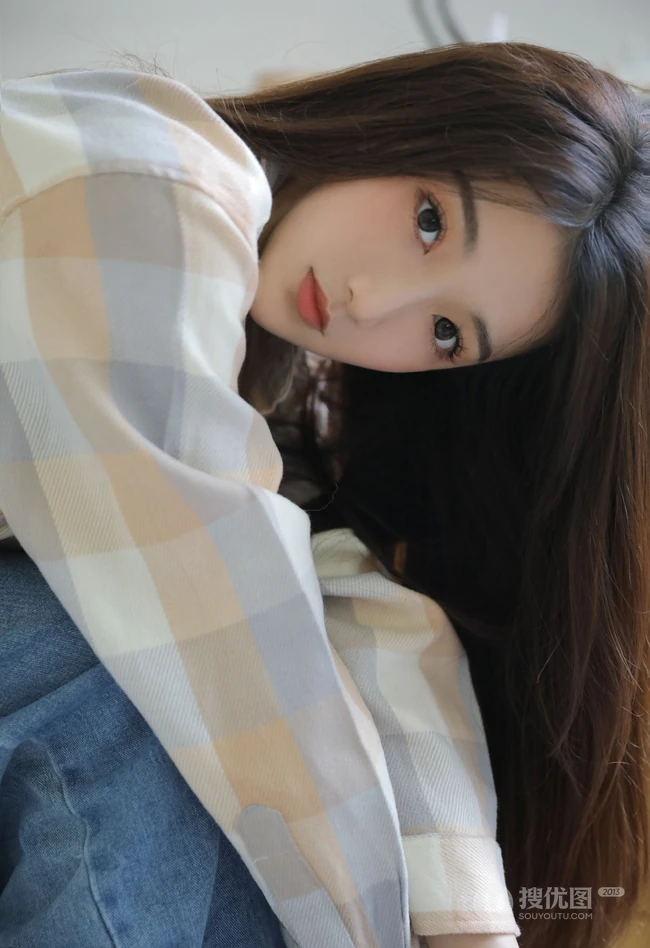 爱音乐的漂亮动人文艺系女生小姐姐清新气质动人室内写真图片