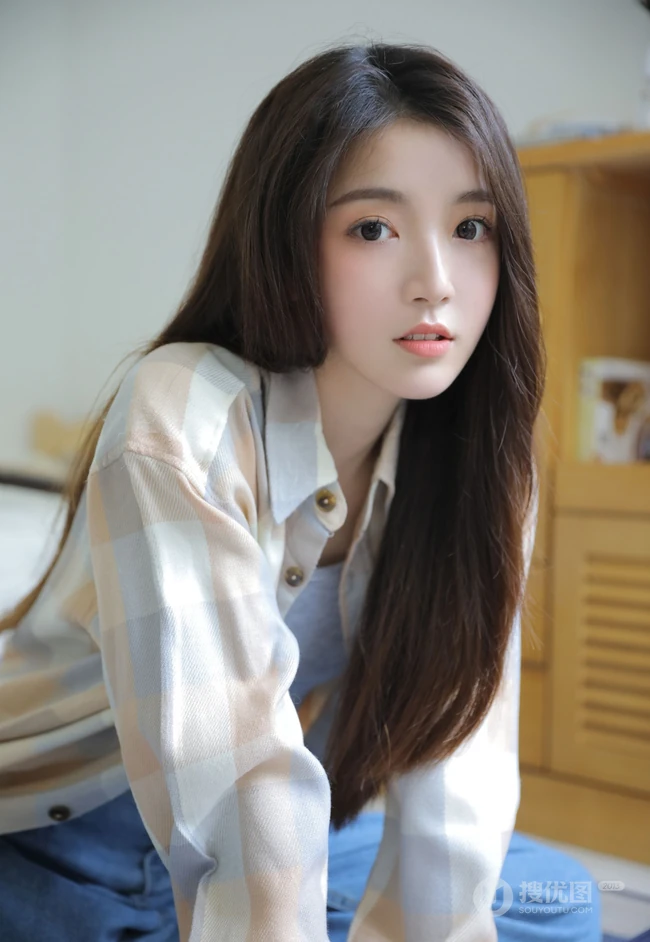 爱音乐的漂亮动人文艺系女生小姐姐清新气质动人室内写真图片