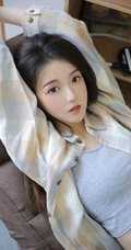 爱音乐的漂亮动人文艺系女生小姐姐清新气质动人室内写真图片