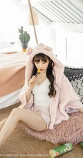 高挑苗条身材与动人气质时尚女生Lynn刘奕宁俏皮魅力室内气质图片