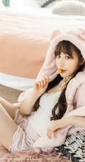 高挑苗条身材与动人气质时尚女生Lynn刘奕宁俏皮魅力室内气质图片