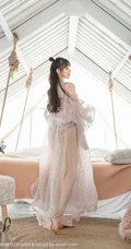 高挑苗条身材与动人气质时尚女生Lynn刘奕宁俏皮魅力室内气质图片
