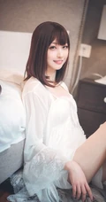 漂亮甜美的居家女友型女生气质风格蕾丝裙玩电脑室内气质写真