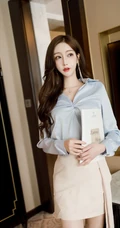 美人尖丽质女生Linda蓝衣短裙袜装线条感高跟工作区妩媚写真图片