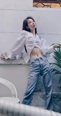 四川女演员宁心大秀纤细线条腹肌气质图片