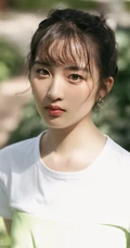 邓恩熙清新短裙云游参观光影写真图片
