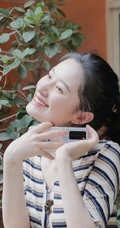 郭晓婷丸子头发型清甜可爱自拍图片