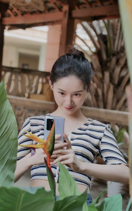 郭晓婷丸子头发型清甜可爱自拍图片
