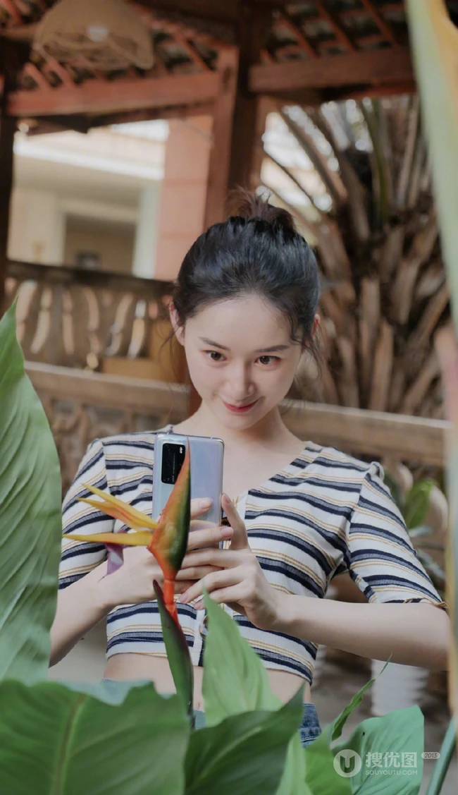 郭晓婷丸子头发型清甜可爱自拍图片