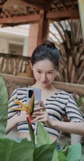 郭晓婷丸子头发型清甜可爱自拍图片