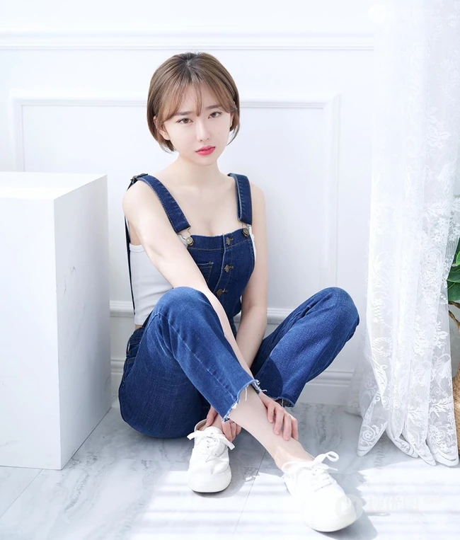 2020夏季最新款流行短发发型，一组短发女生图片参考欣赏 第4张