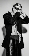 姚琛多套服饰演绎时尚，冷峻，霸气，气质黑白写真照片