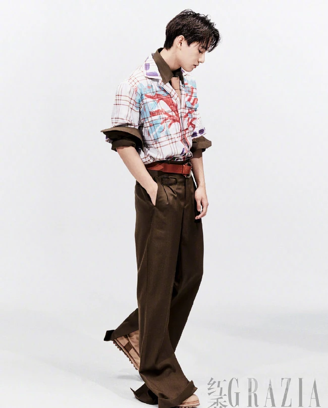 姚琛多套服饰演绎时尚，冷峻，霸气，气质黑白写真照片