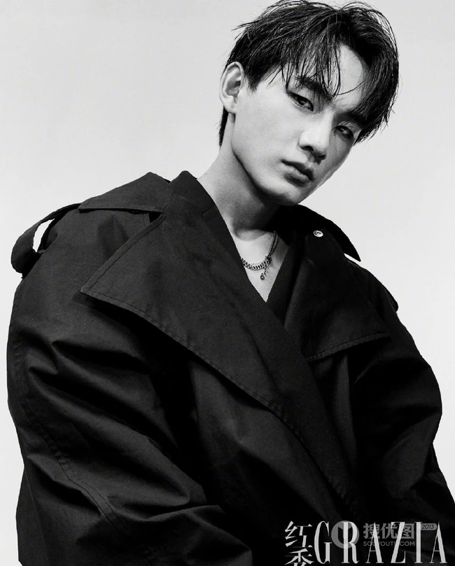 姚琛多套服饰演绎时尚，冷峻，霸气，气质黑白写真照片