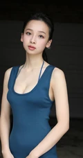 8头身女生嫩模华村飞鸟连衣超短裙秀白皙肌肤和匀称身形写真