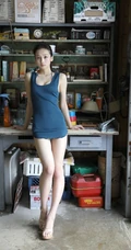 8头身女生嫩模华村飞鸟连衣超短裙秀白皙肌肤和匀称身形写真