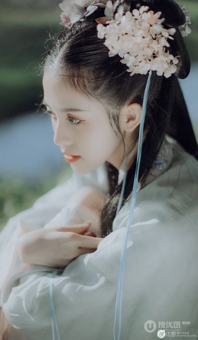 古风女生合集，古装汉服美人唯美摄影艺术图片图集