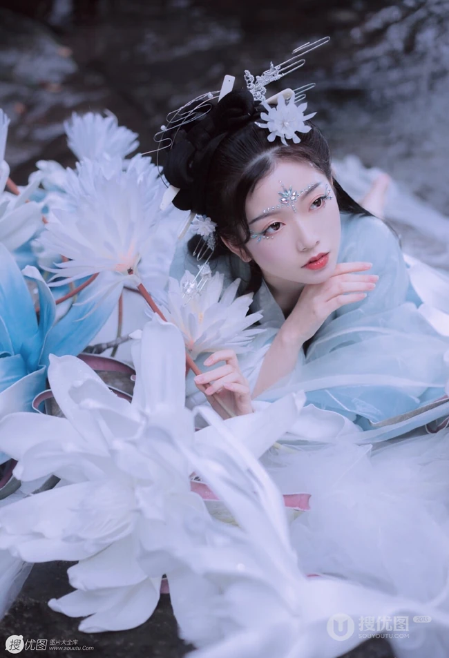 古风女生合集，古装汉服美人唯美摄影艺术图片图集