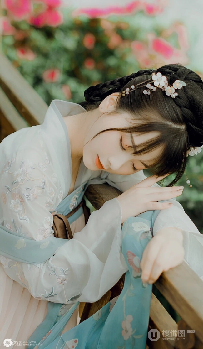 古风女生合集，古装汉服美人唯美摄影艺术图片图集