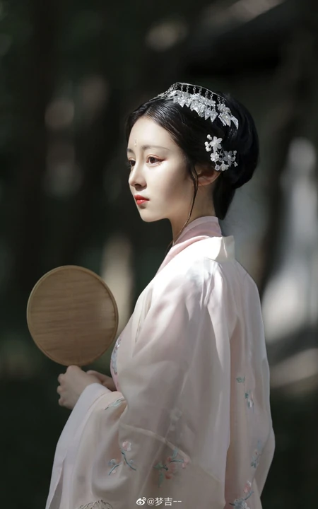 古风女生合集二，华夏古装汉服美人唯美摄影艺术图集