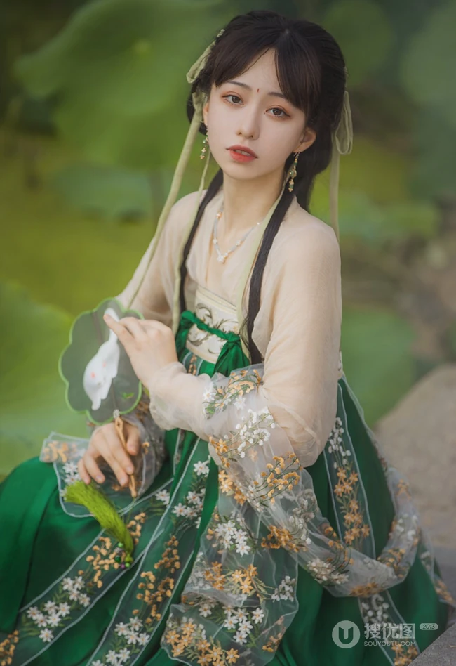 古风女生合集二，华夏古装汉服美人唯美摄影艺术图集