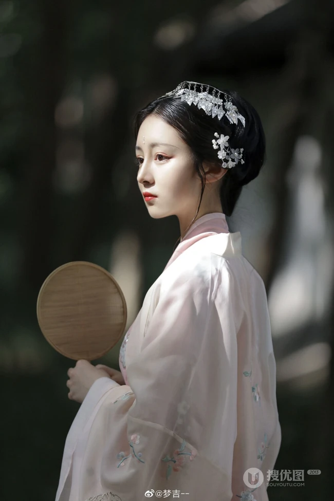 古风女生合集二，华夏古装汉服美人唯美摄影艺术图集