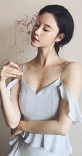 刘丁菡麻花辫发型气质低领长裙气质写真图片