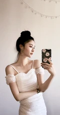 刘丁菡麻花辫发型气质低领长裙气质写真图片