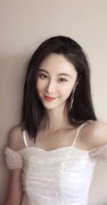刘丁菡麻花辫发型气质低领长裙气质写真图片