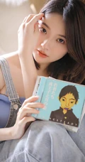齐肩短发清新清新女生小姐姐手拿cd超高清室内写真照