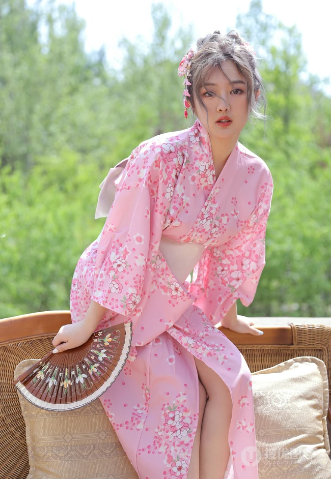 漂亮女生多套服饰清新清新私密写真图集