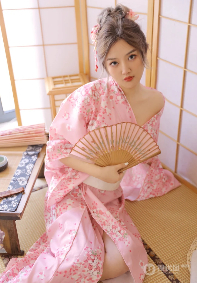 漂亮女生多套服饰清新清新私密写真图集