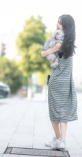 陈瑶抱着一只大肥猫上街唯美写真图片