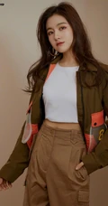 李兰迪魅力时尚微卷长发搭配工装酷美杂志写真图片