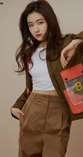 李兰迪魅力时尚微卷长发搭配工装酷美杂志写真图片