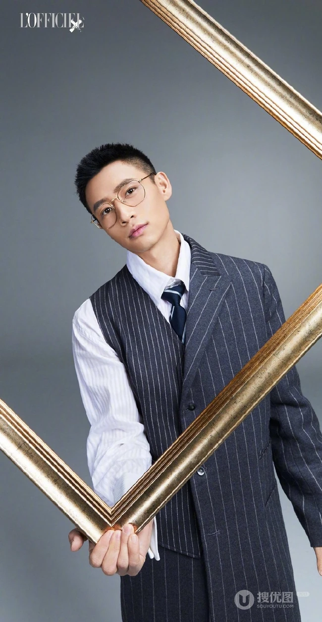 魏晨寸头发型搭配多套服饰登杂志写真图片
