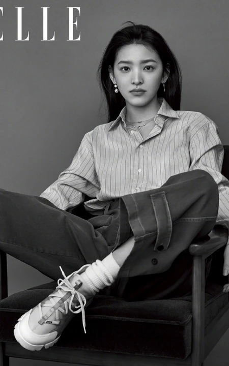 章若楠化身时尚达人多套服饰穿着登elle杂志写真图片